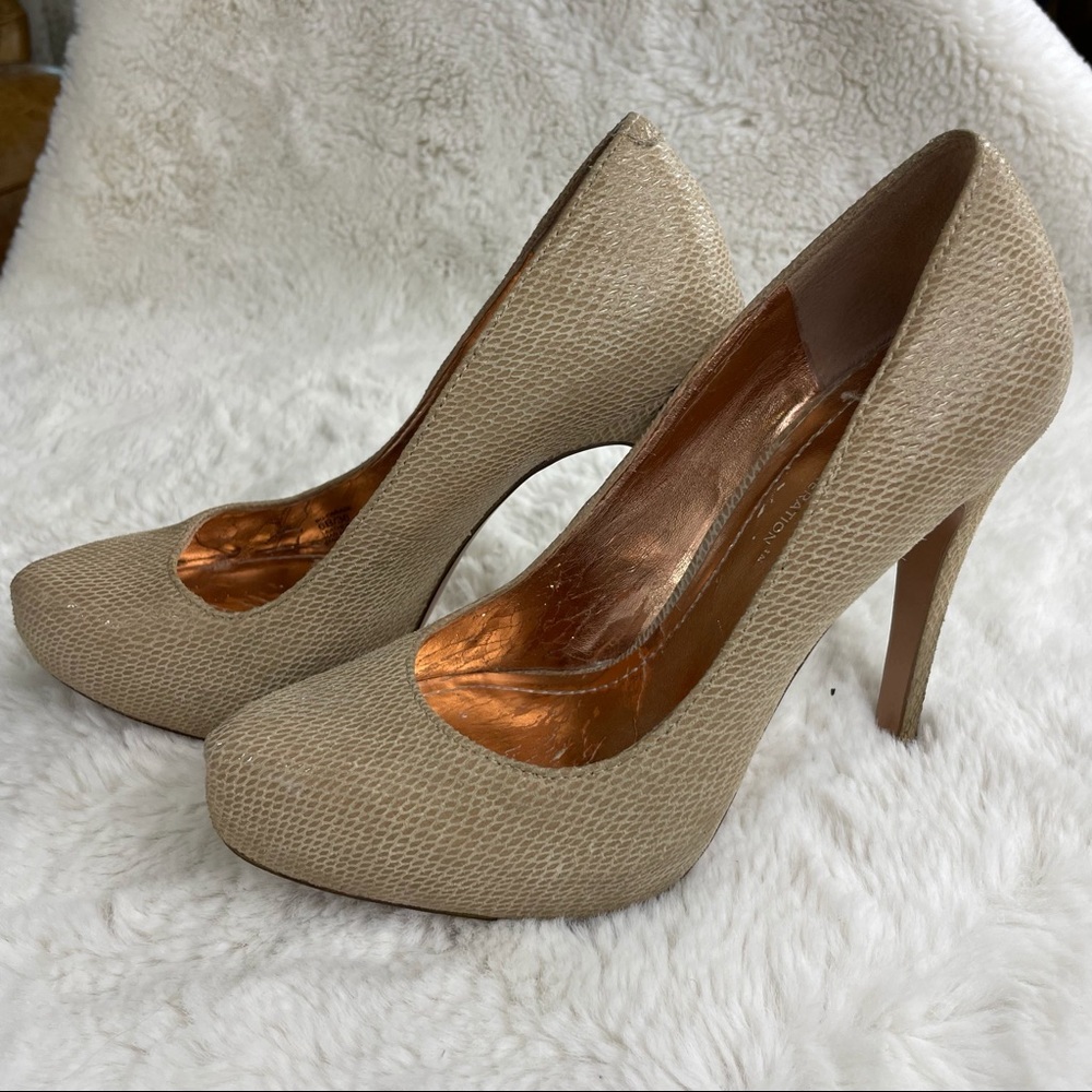 BCBGeneretion plataform pumps Size 6